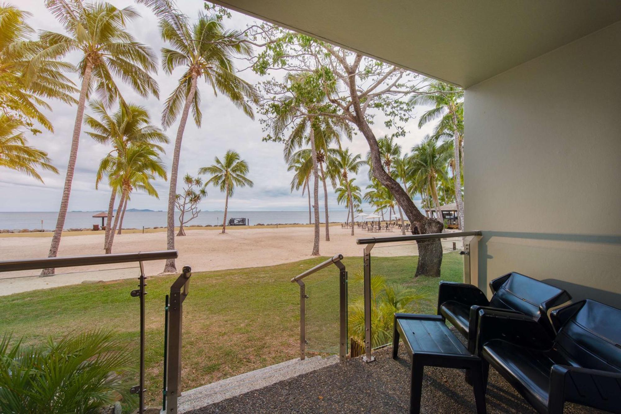 Готель Doubletree By Hilton Fiji - Sonaisali Island Наді Екстер'єр фото